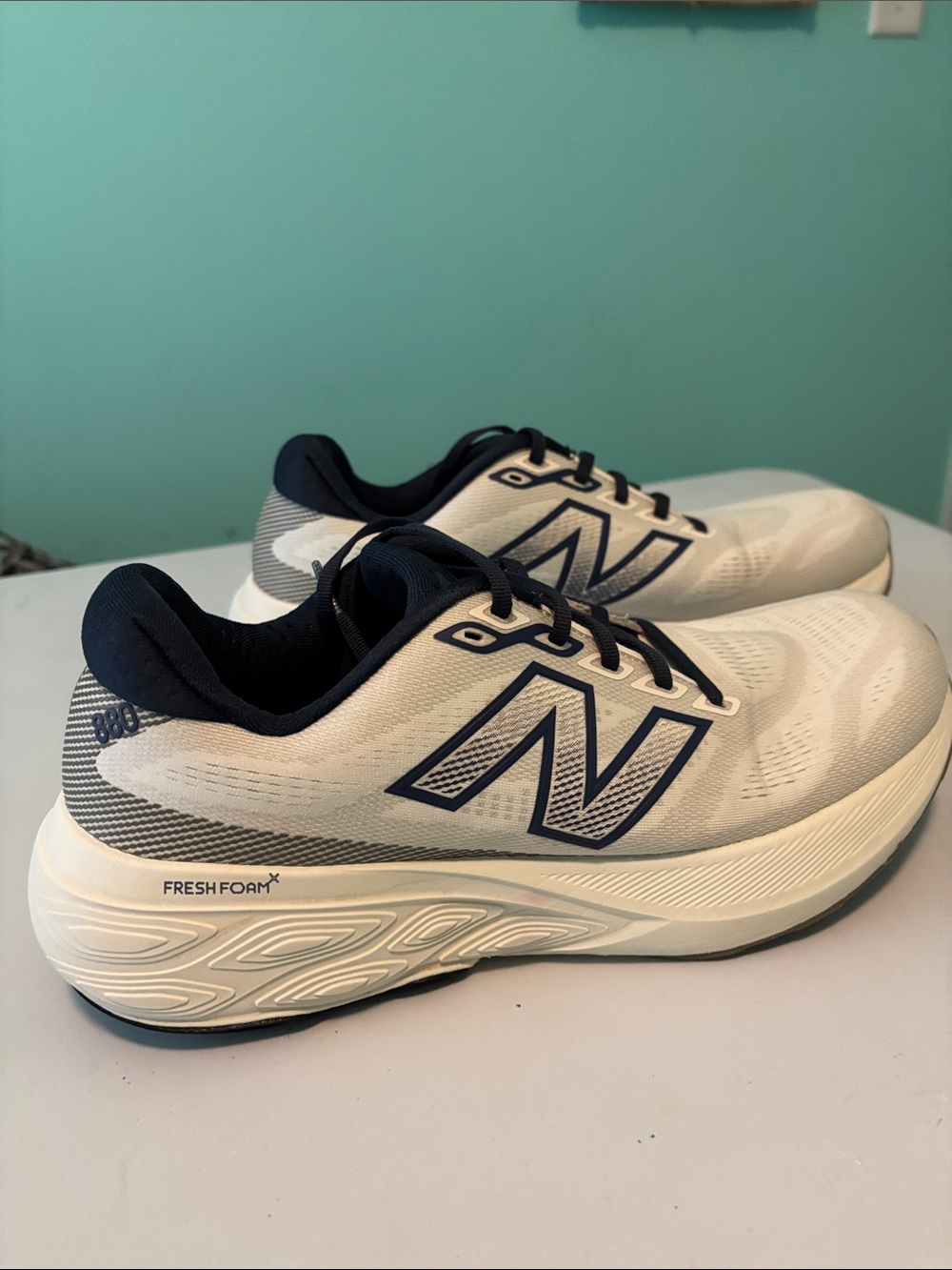 Men’s New Balance Cream and Navy Fresh Foam 880 Running Shoes Size 11